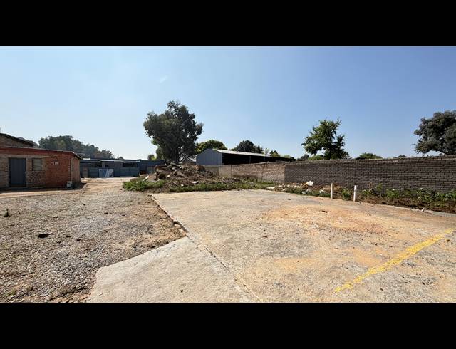 588M² INDUSTRIAL YARD FOR SALE IN PETIT